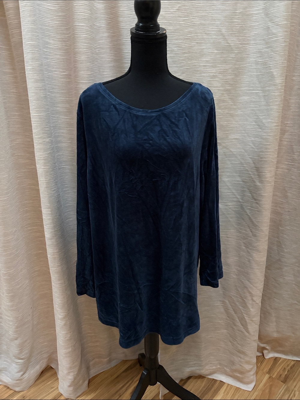 J. Jill Velvet Long-Sleeve Scoop Neck Top in Navy